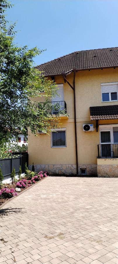 Levendula Apartmanhaz Hajdúszoboszló 外观 照片